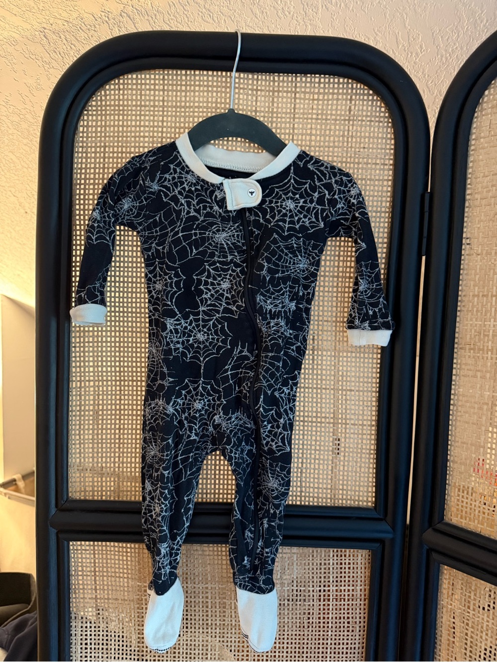 Burt’s Bees Baby Footed Long Sleeved Zip Pajamas Cobwebs Halloween 3-6 Months